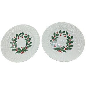 Set of 2 Holiday Wreath holly berry Pattern Ceramic Dinner Plates scalloped 10"